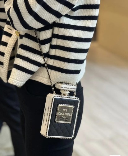 Handbag Chanel  size  16*9*3.5* cm