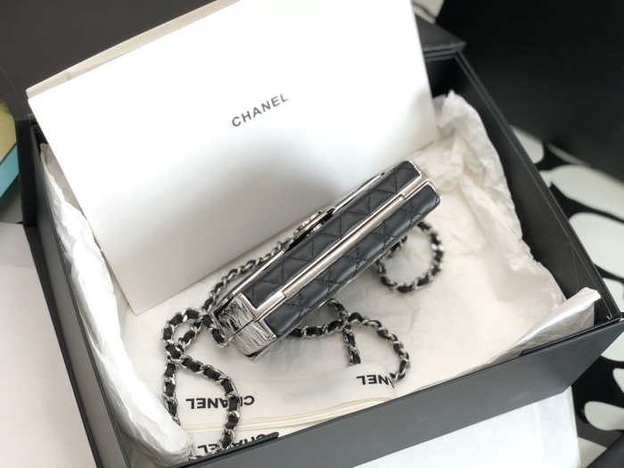 Handbag Chanel  size  9*13*4* cm