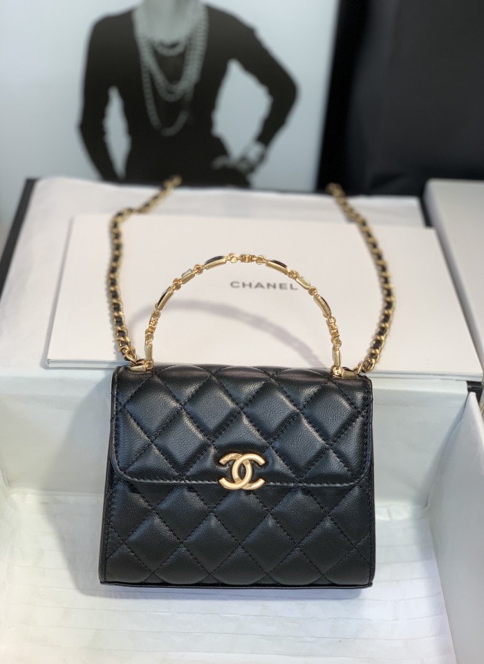  Handbag  Chanel  size  11.5*14.5*5.5 cm