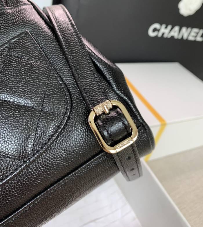  Handbag  Chanel   size   20x19x12 cm