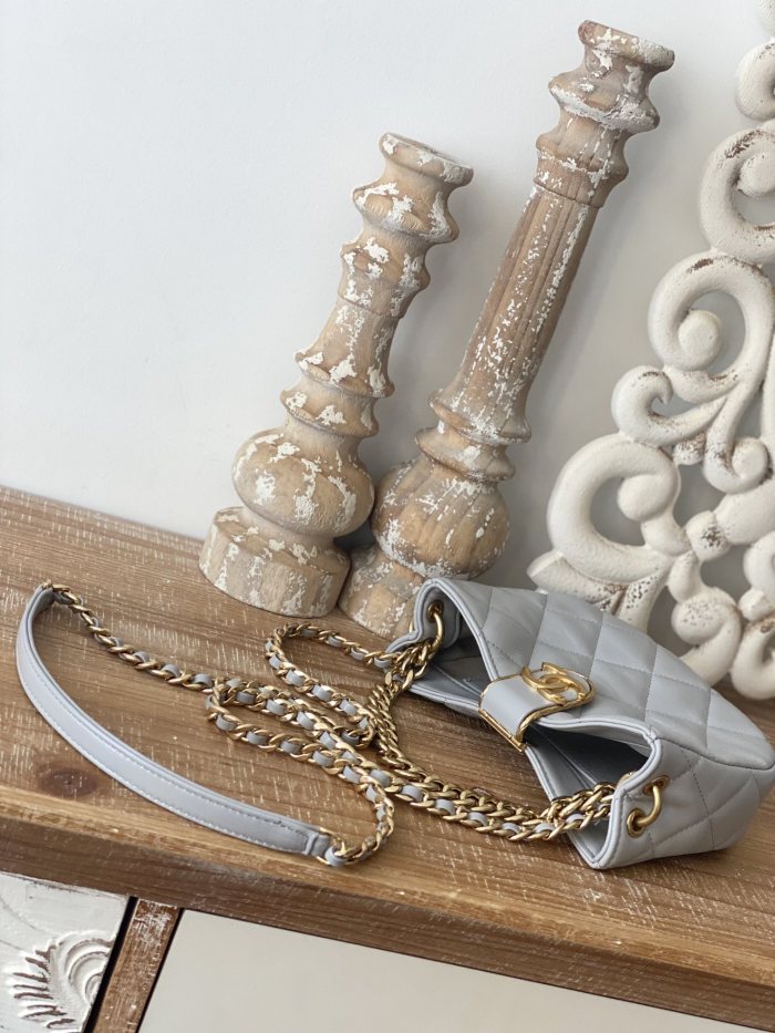  Handbag  Chanel 3475 size 12.5*19*6.5 *cm