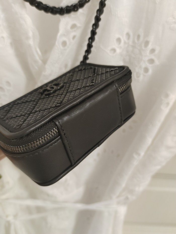  Handbag   Chanel  size 10*7*4.5  cm