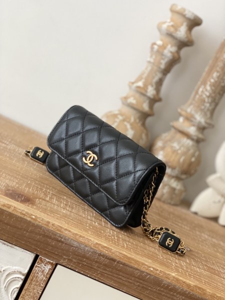  Handbag  Chanel 81216  size  15.2 9.5   3.5 cm
