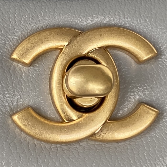  Handbag  Chanel AS2431  sizez  20x12x6 cm