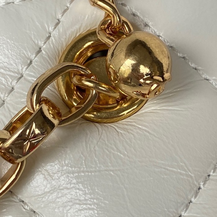  Handbag  Chanel AS3383  size  13-19-6.5 cm