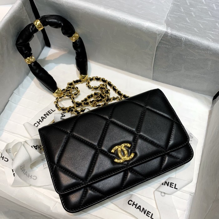 Handbag  Chanel 82236  size 19 cm