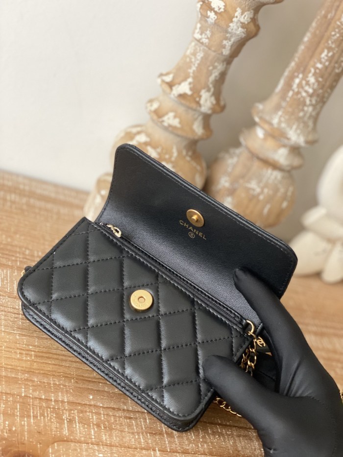  Handbag  Chanel 81216  size  15.2 9.5   3.5 cm