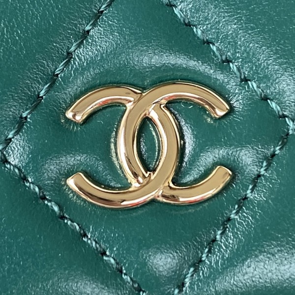 Handbag Chanel  AS2875  size 12.4*22.3*5.7 cm