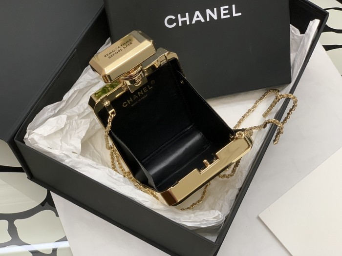  Handbag  Chanel  size 16*9*3.5* cm