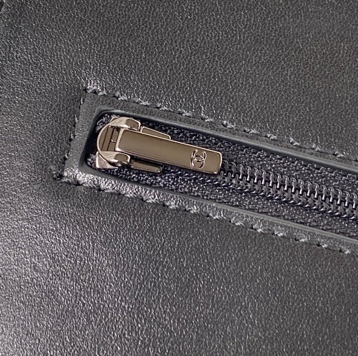  Handbag   Chanel  AP2853  size  19.2*12.3*3.5 cm.