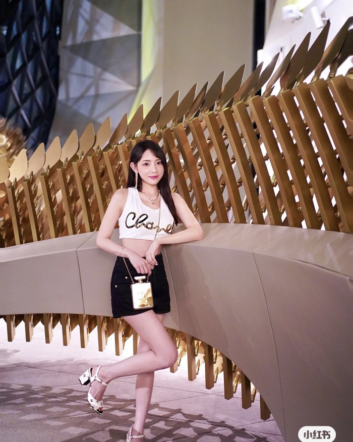 Handbag Chanel  size  16*9*3.5* cm