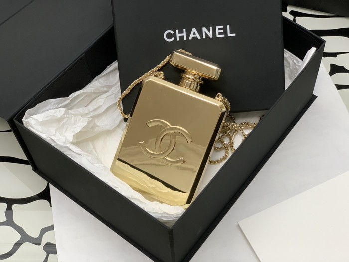  Handbag  Chanel  size 16*9*3.5* cm