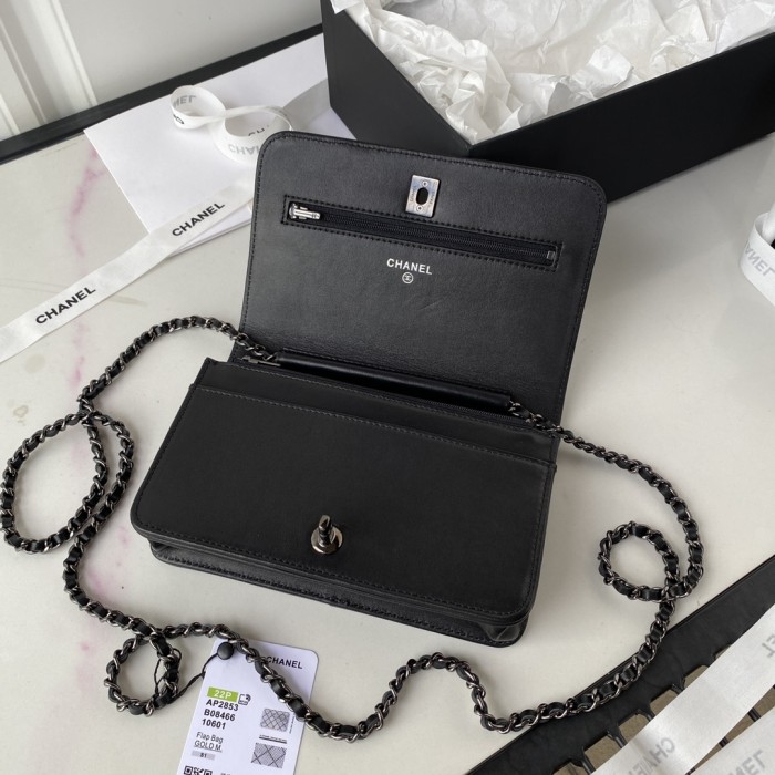  Handbag   Chanel  AP2853  size  19.2*12.3*3.5 cm.