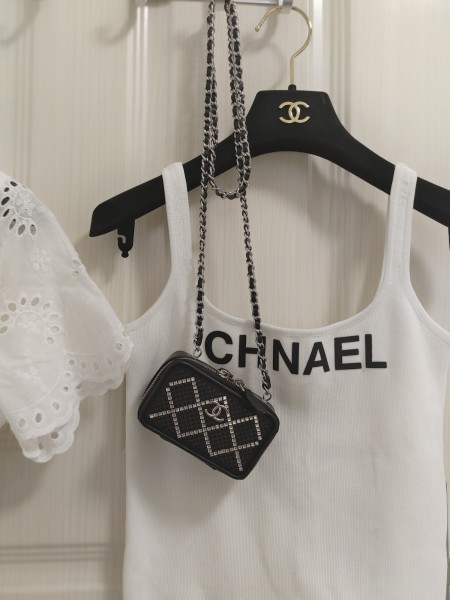  Handbag Chanel  size 10*7*4.5  cm