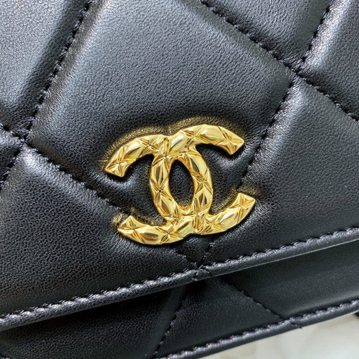  Handbag  Chanel 82236  size 19 cm