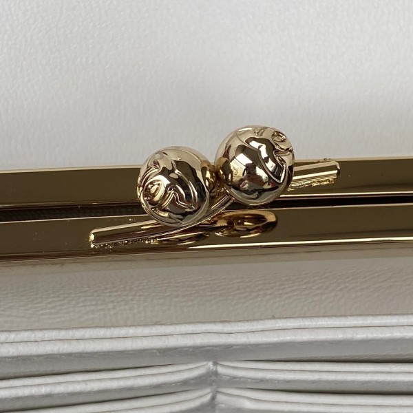  Handbag  Chanel AS2875  size 12.4*22.3*5.7 cm