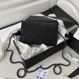  Handbag   Chanel  AP2853  size  19.2*12.3*3.5 cm.