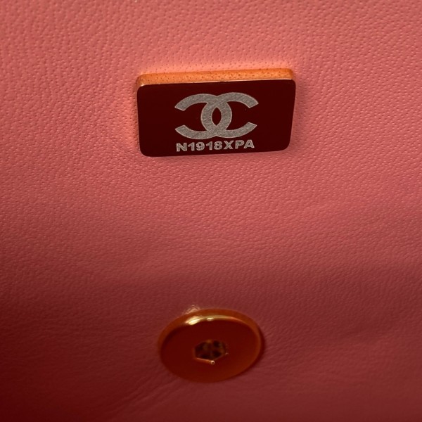 Handbag  Chanel  size 17 cm