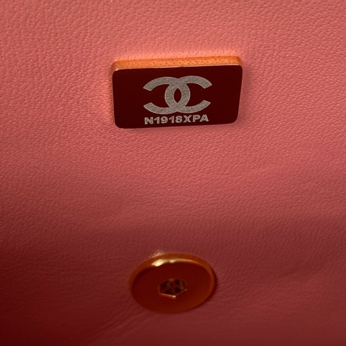 Handbag  Chanel  size 17 cm
