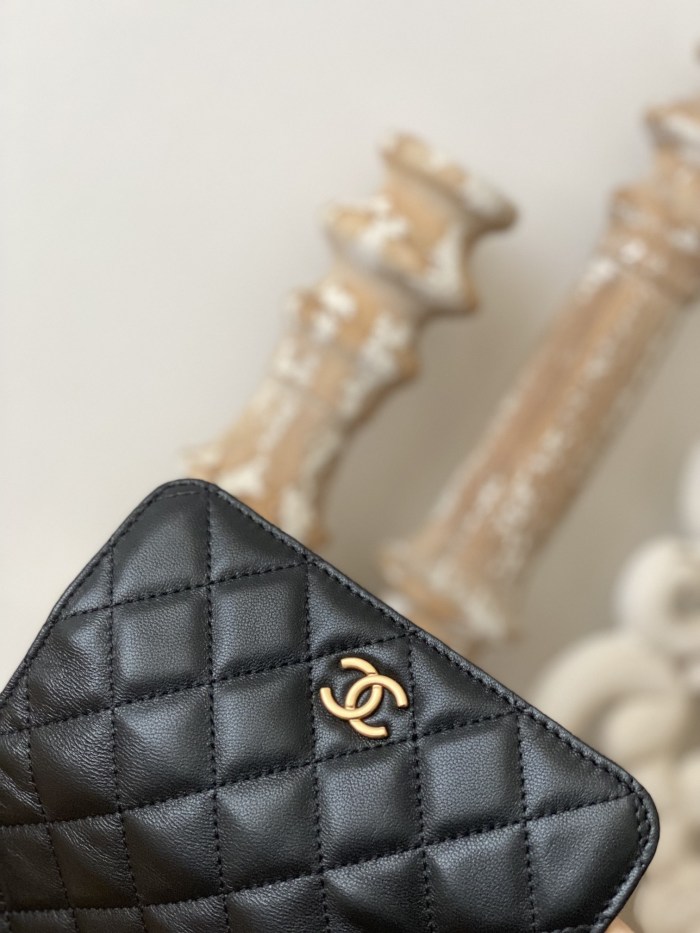  Handbag  Chanel 81216  size  15.2 9.5   3.5 cm