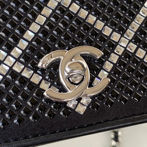  Handbag   Chanel AP2853  size 19.2*12.3*3.5 cm.