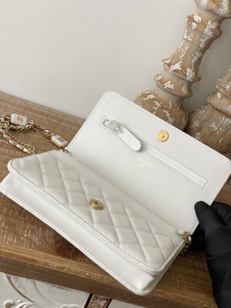  Handbag Chanel 81217  size  19.2  12.3   3.5 cm