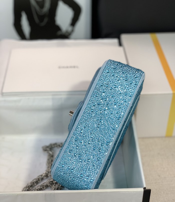 Handbag  Chanel  size  15.5x20x6 cm