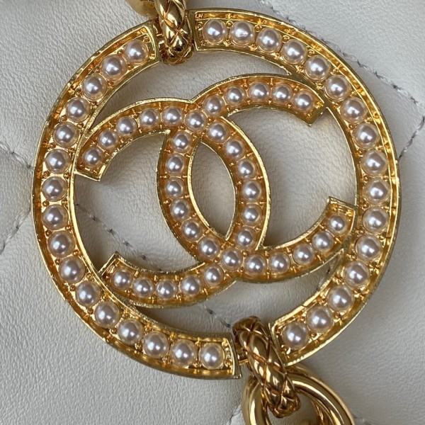  Handbag  Chanel AS3384  size  11*20*11 cm