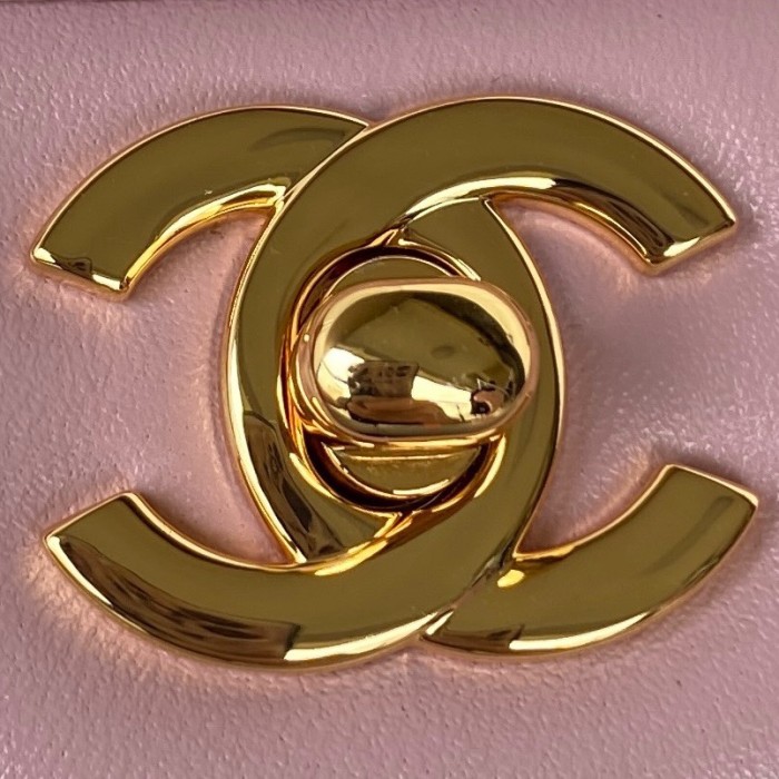  Handbag  Chanel  size  17 cm