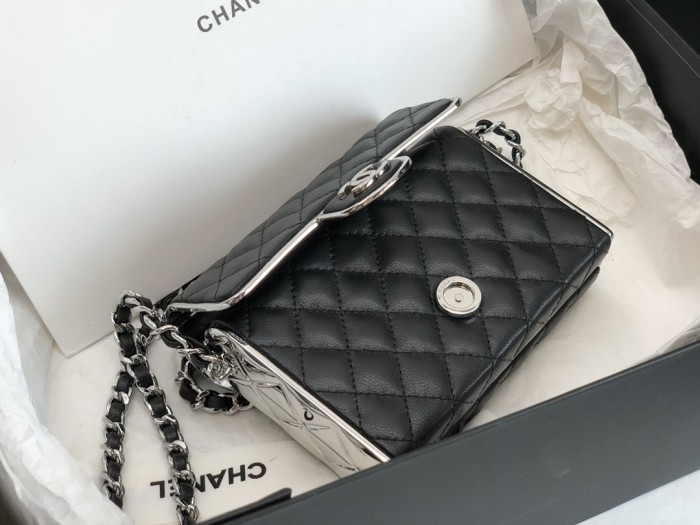 Handbag Chanel  size  9*13*4* cm