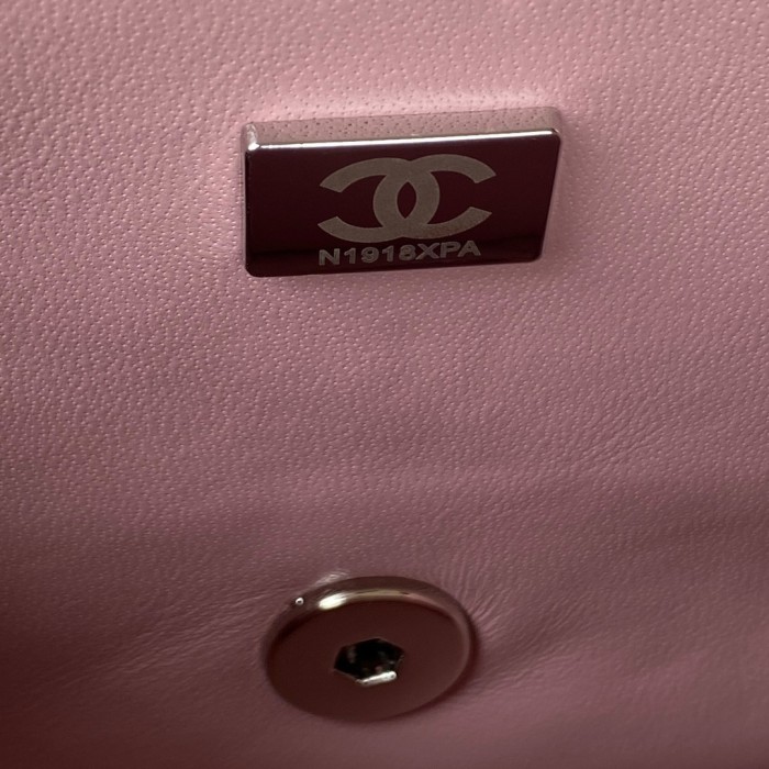  Handbag  Chanel  size 17 cm