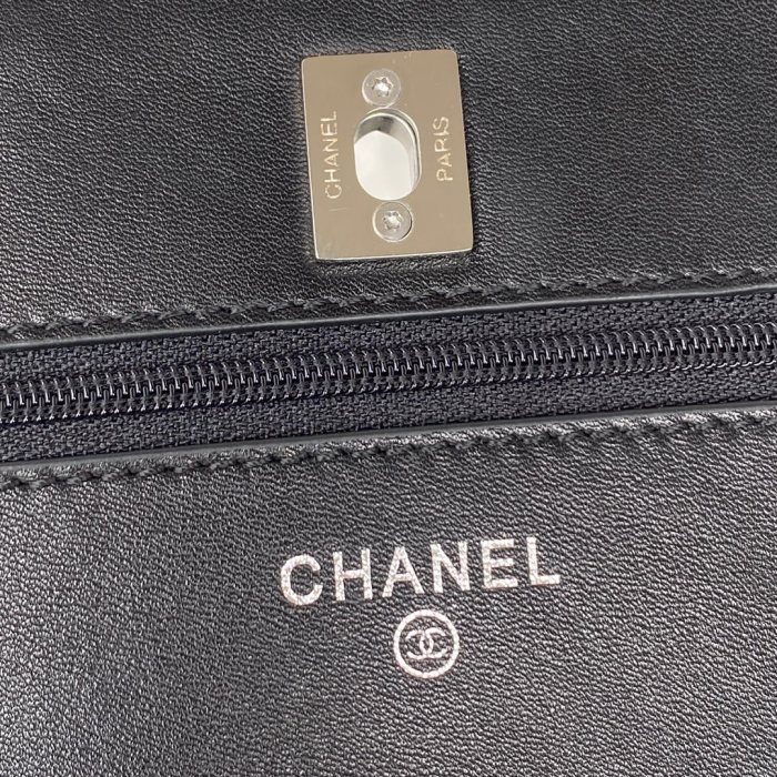  Handbag   Chanel AP2853  size 19.2*12.3*3.5 cm.