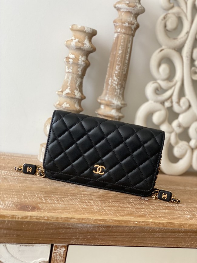  Handbag Chanel  81217  size 19.2  12.3   3.5 cm