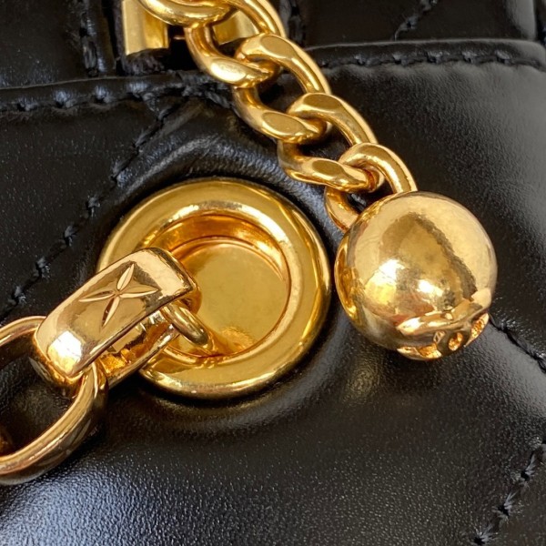  Handbag  Chanel AS3383 size  13-19-6.5 cm