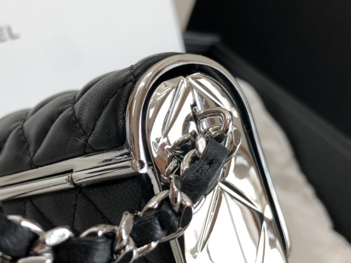 Handbag Chanel  size  9*13*4* cm