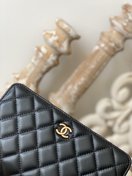  Handbag Chanel  81217  size 19.2  12.3   3.5 cm