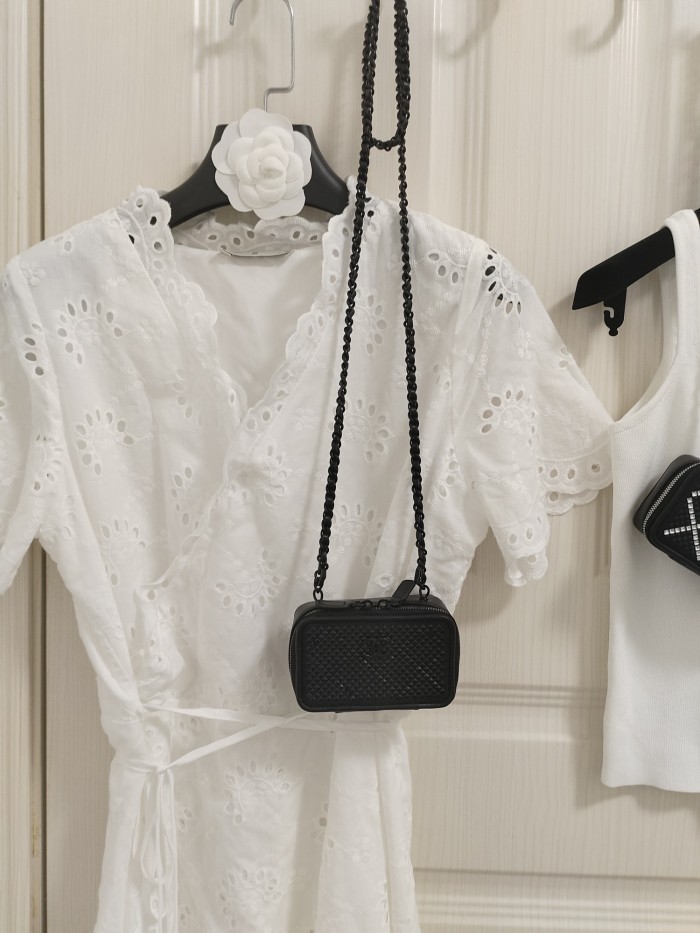  Handbag   Chanel  size 10*7*4.5  cm