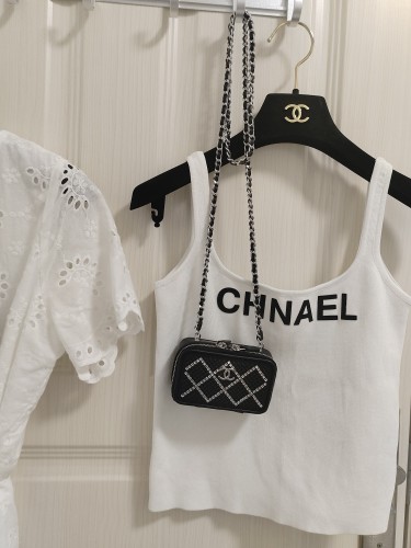  Handbag Chanel  size 10*7*4.5  cm