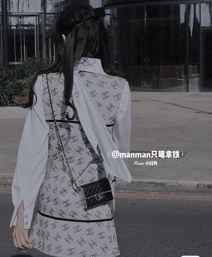 Handbag  Chanel  size 9*13*4 *cm