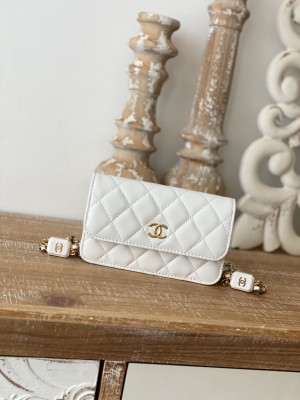 Handbag  Chanel  81216 size  15.2 9.5   3.5 cm
