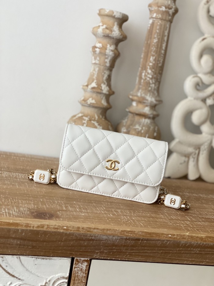Handbag  Chanel  81216 size  15.2 9.5   3.5 cm