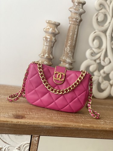  Handbag  Chanel 3475 size  12.5*19*6.5 *cm
