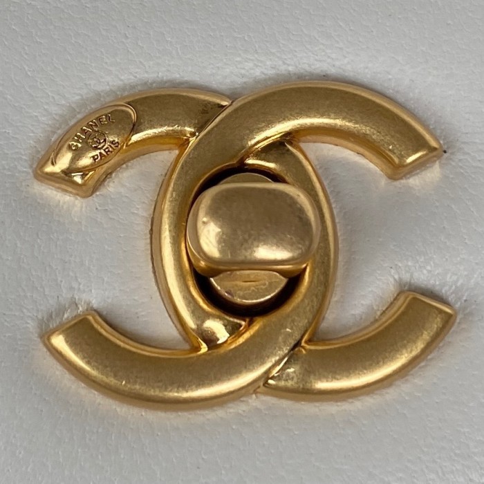  Handbag  Chanel AS3456  size 12*19*7 cm