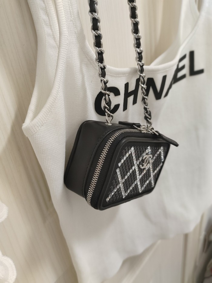  Handbag Chanel  size 10*7*4.5  cm