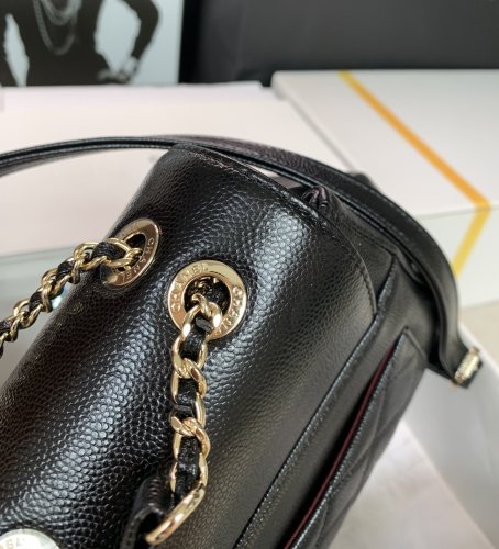  Handbag  Chanel   size   20x19x12 cm