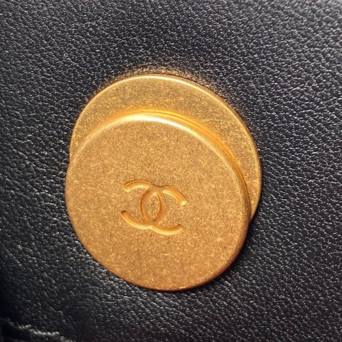  Handbag  Chanel AS2750 size  21X23X11 cm