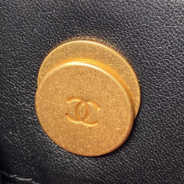  Handbag  Chanel AS2750 size  21X23X11 cm