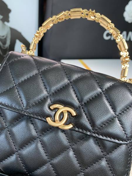  Handbag  Chanel  size  11.5*14.5*5.5 cm