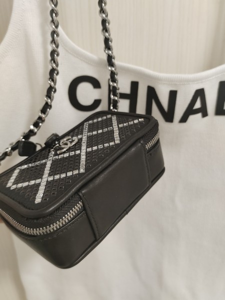  Handbag Chanel  size 10*7*4.5  cm