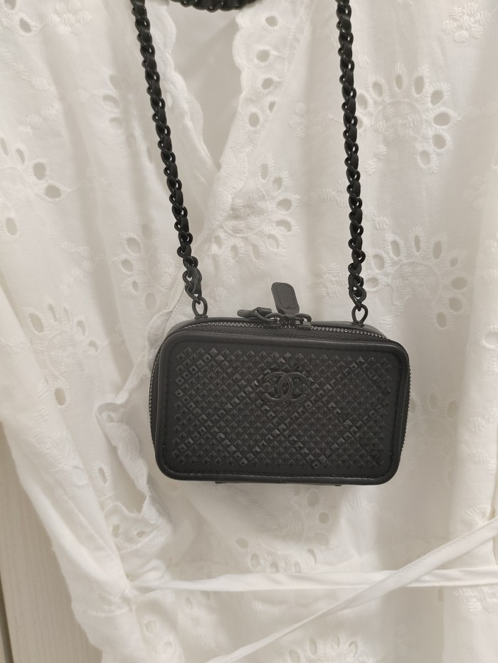  Handbag   Chanel  size 10*7*4.5  cm